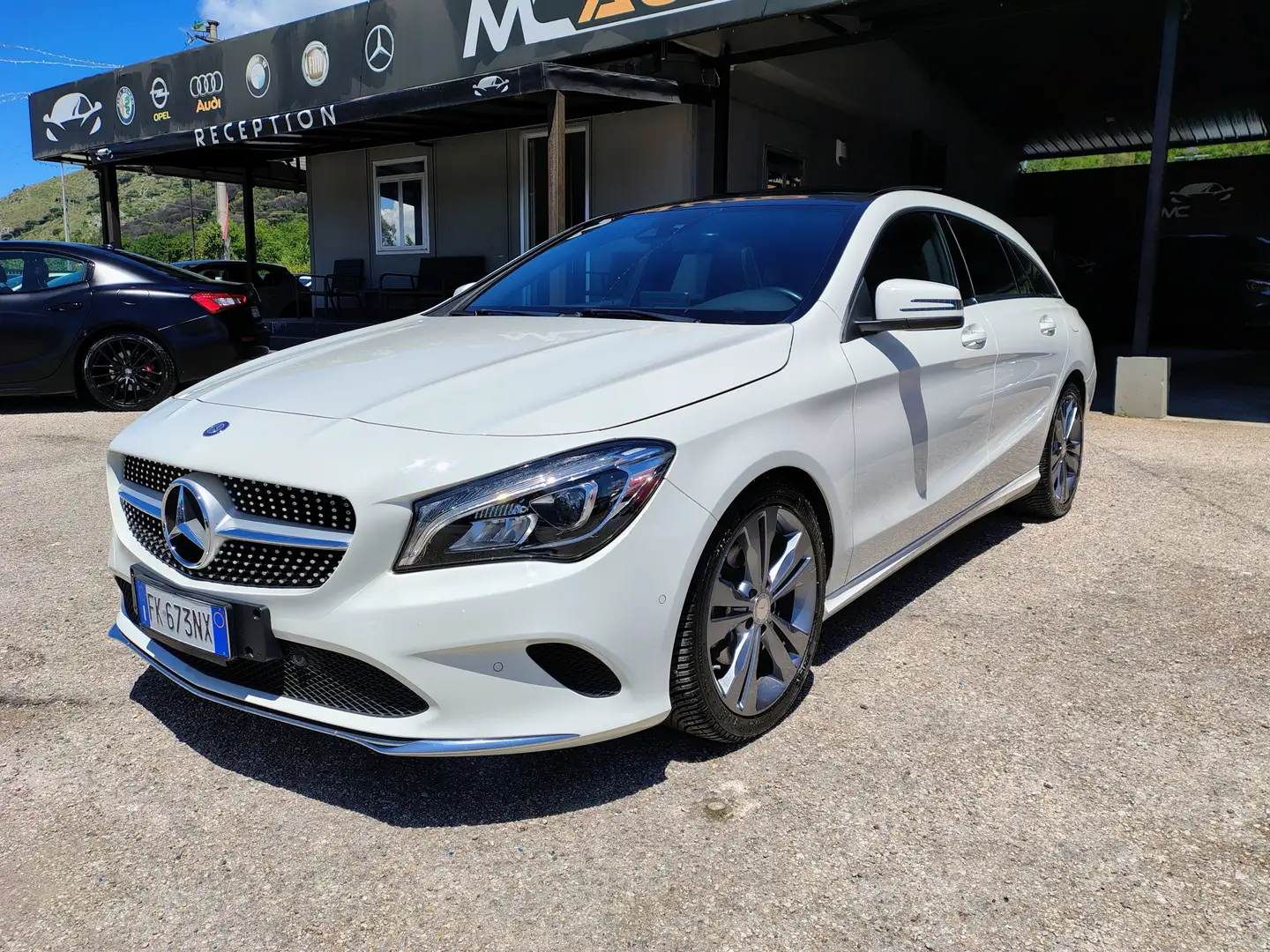 Mercedes-Benz CLA 180 Shooting Brake d Premium Dark Night Bianco - 1