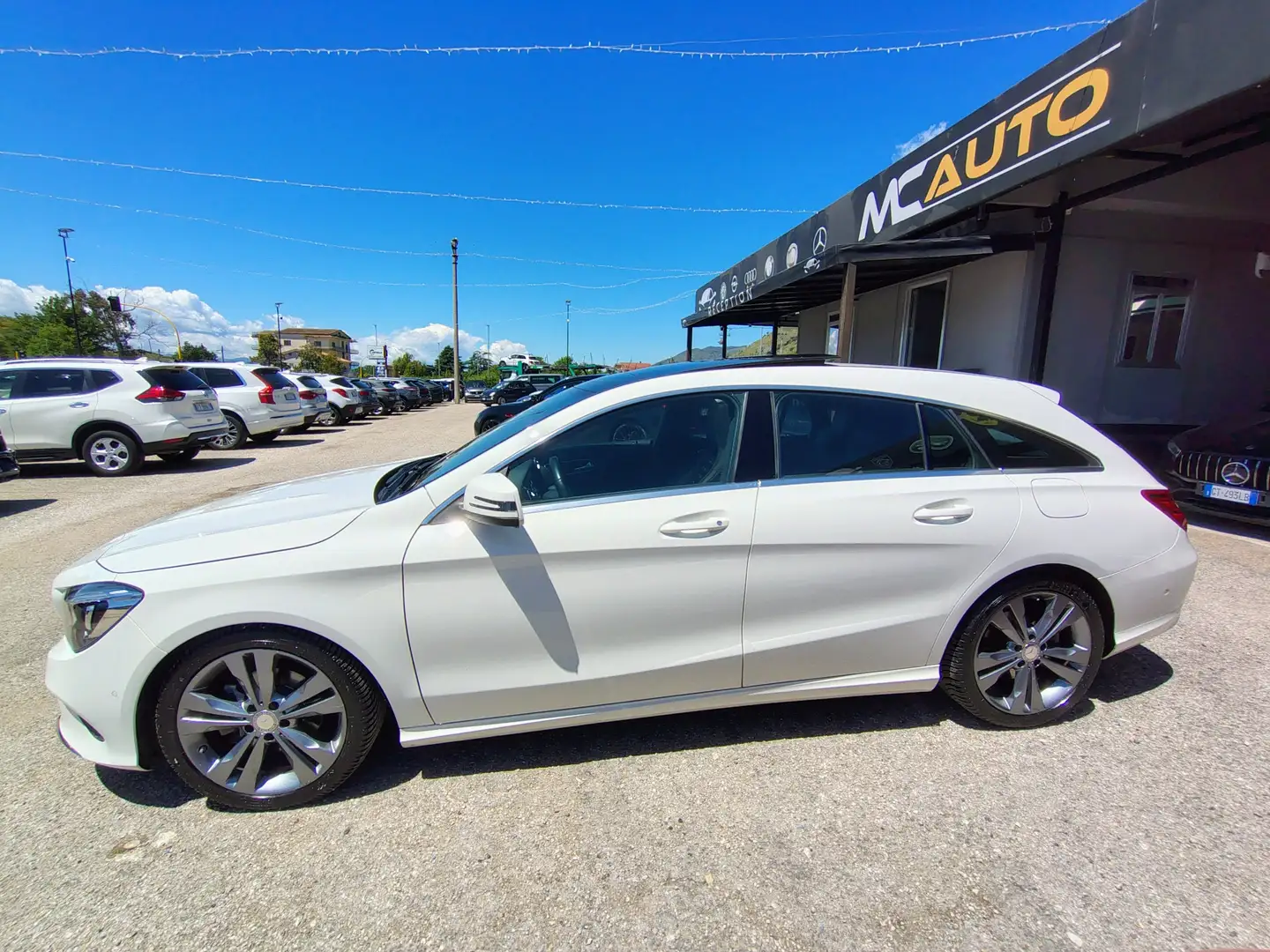 Mercedes-Benz CLA 180 Shooting Brake d Premium Dark Night Bianco - 2