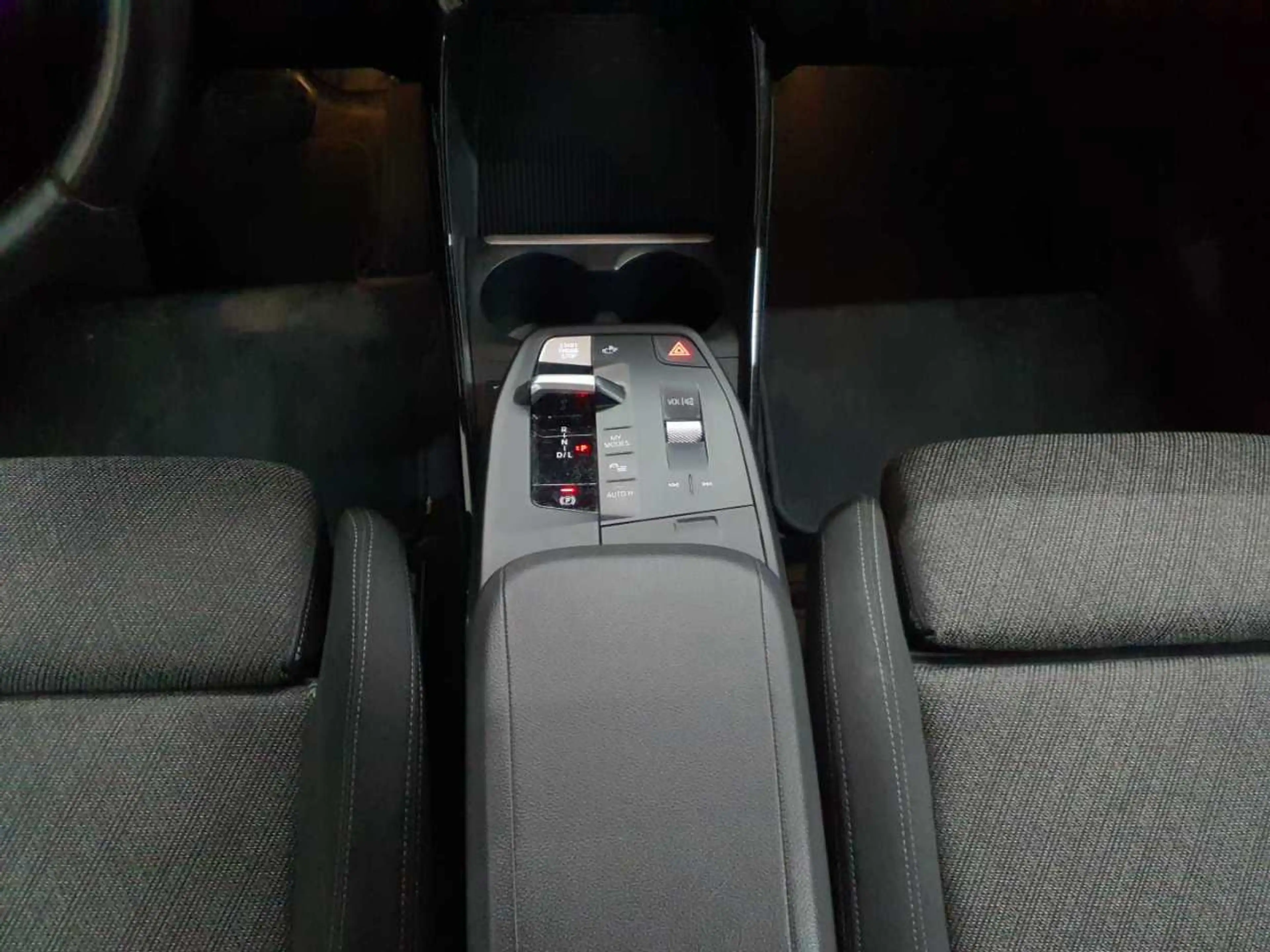 BMW 223 223i Active Tourer Aut. Navi SHZ LED AHK — photo 7