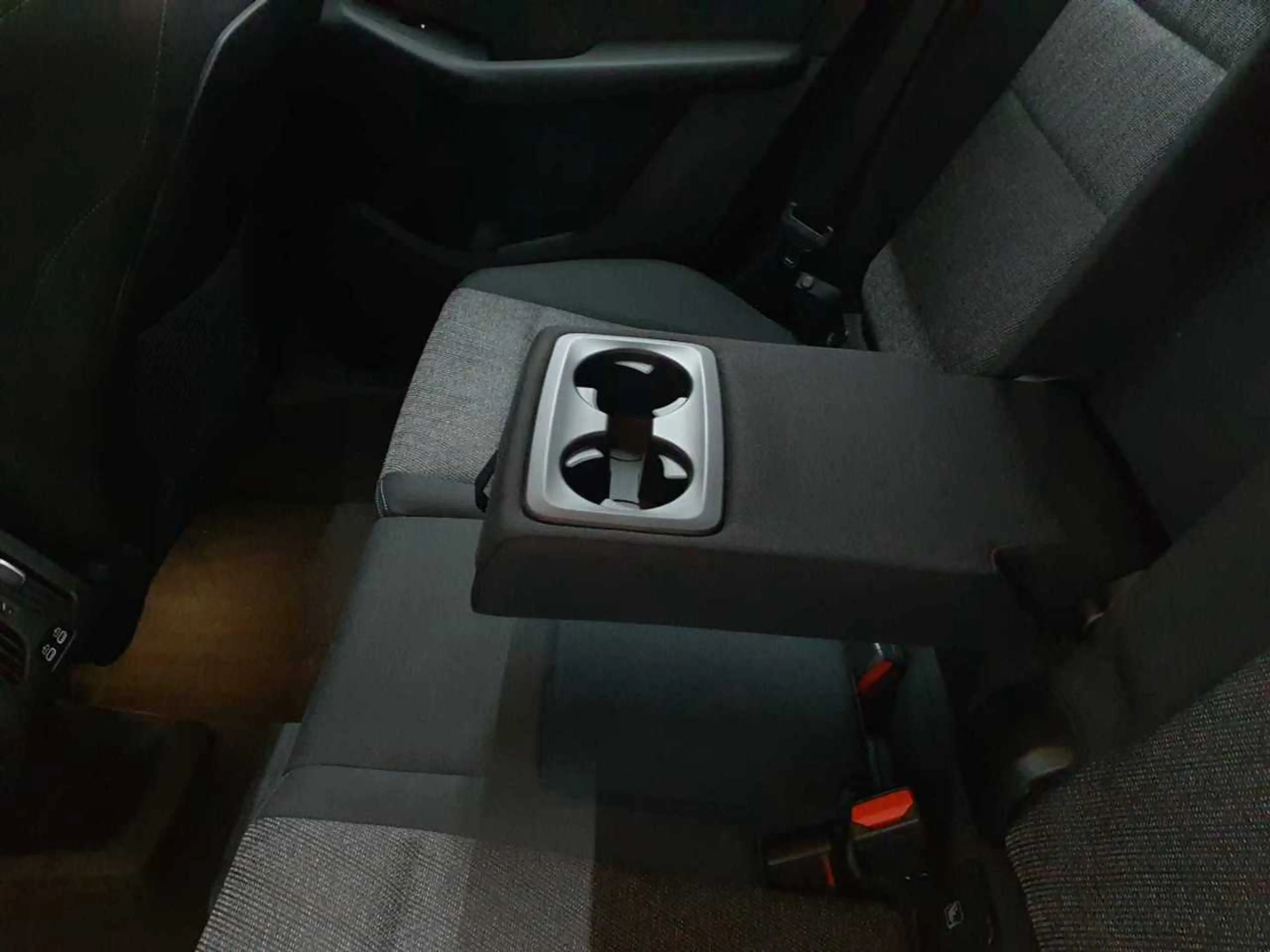 BMW 223 223i Active Tourer Aut. Navi SHZ LED AHK — photo 9