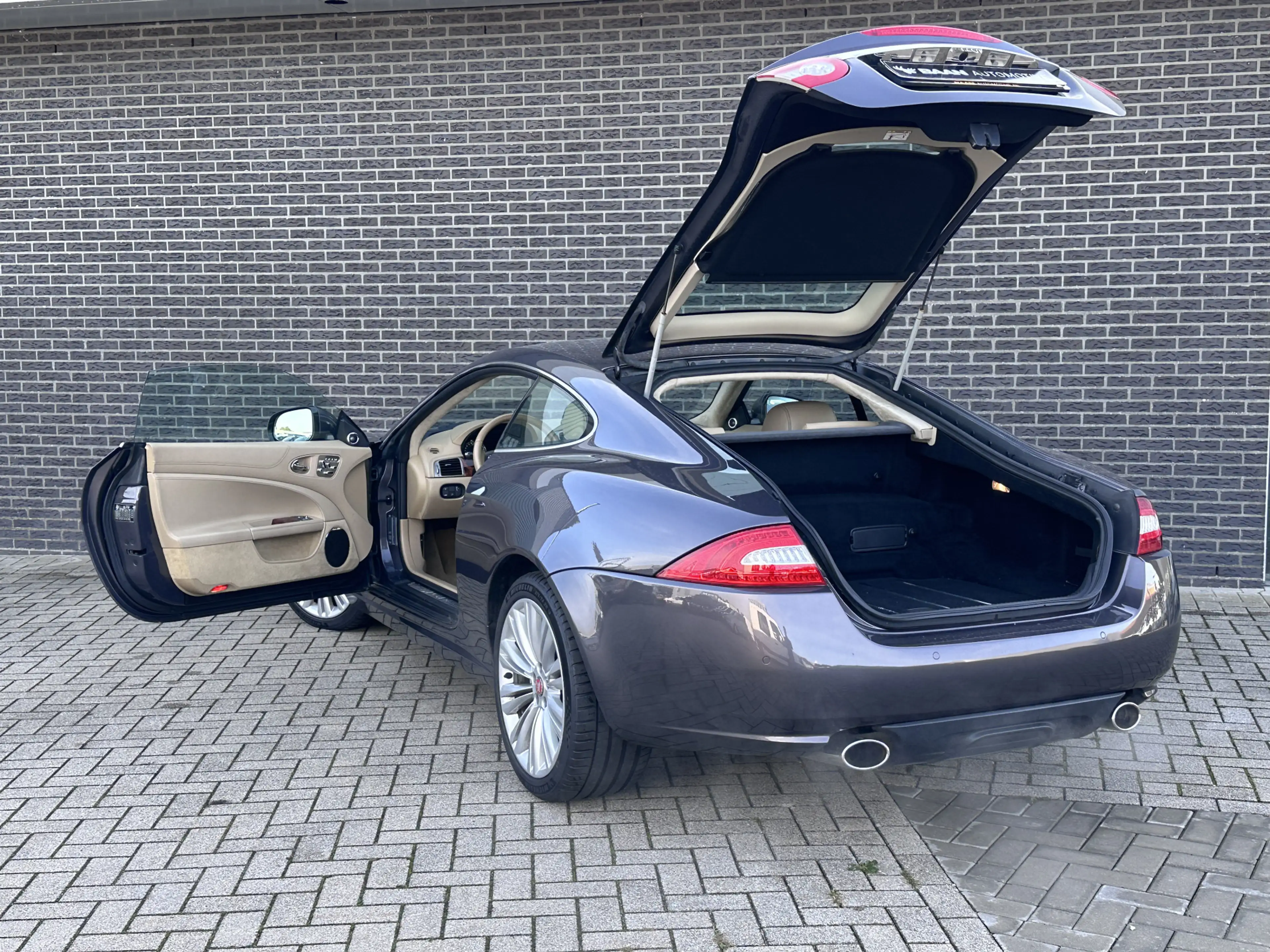 Jaguar XK 5.0 V8 Coupé Portfolio | Bowers & Wilkins | Premiu — photo 20