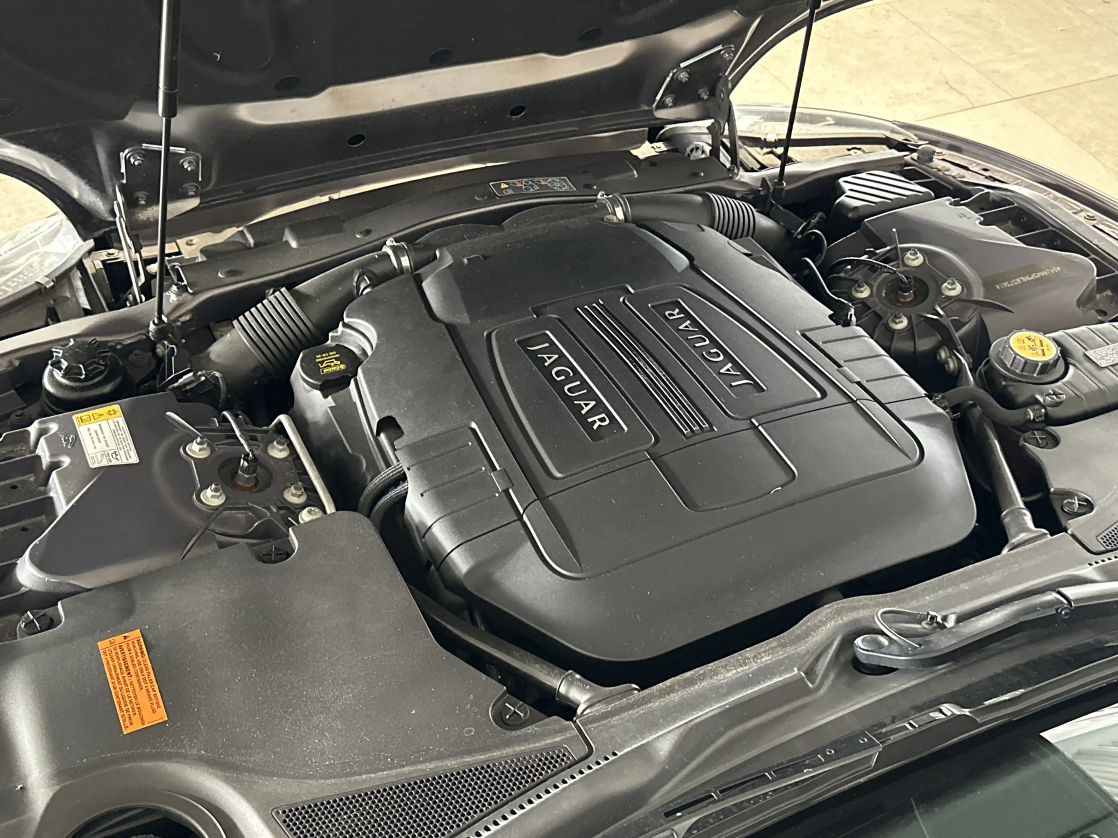 Jaguar XK 5.0 V8 Coupé Portfolio | Bowers & Wilkins | Premiu — photo 38