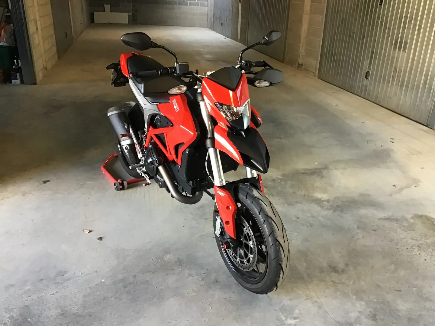 Ducati Hypermotard 821 Czerwony - 2