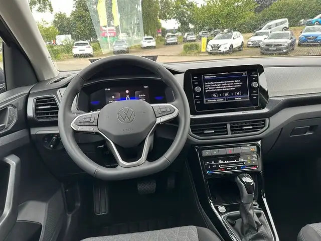 Volkswagen T-Cross view 9
