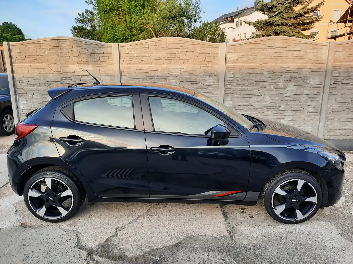 Mazda 2 SKYACTIV-G 90 ""TÜV NEU "" Negro - 2