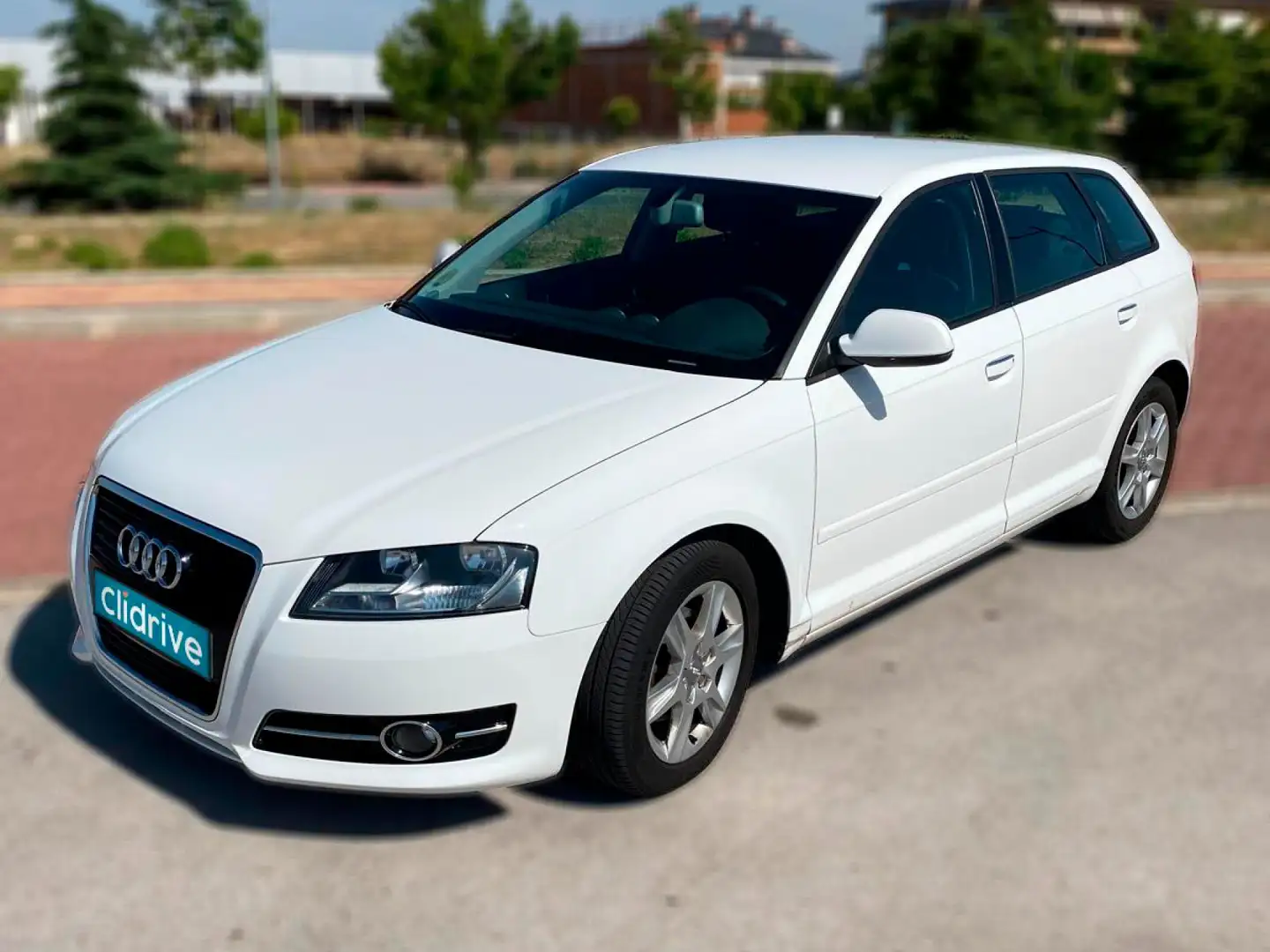 Audi A3 Sportback 1.6TDI Attraction Blanco - 2