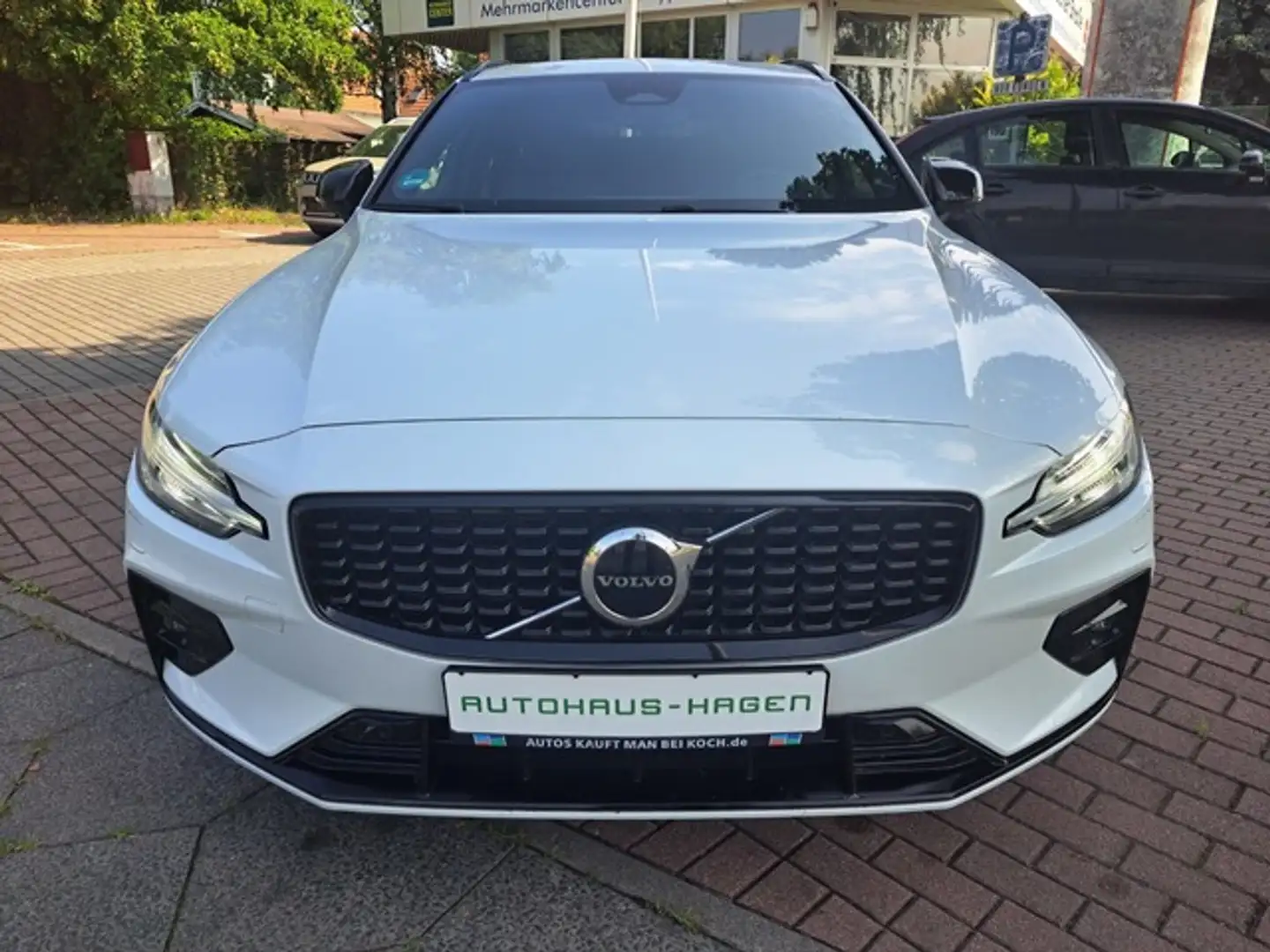 Volvo V60 Kombi Plus Dark Mild Hybrid Standheizung Bianco - 2