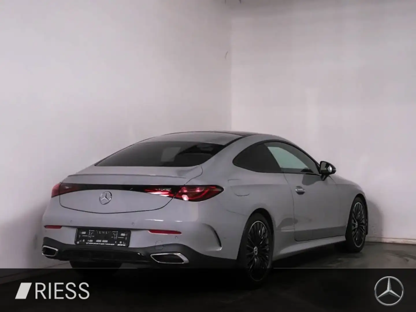 Mercedes-Benz CLE 300 4M Cp AMG Sport Night Pano Burmester 360 Grau - 2
