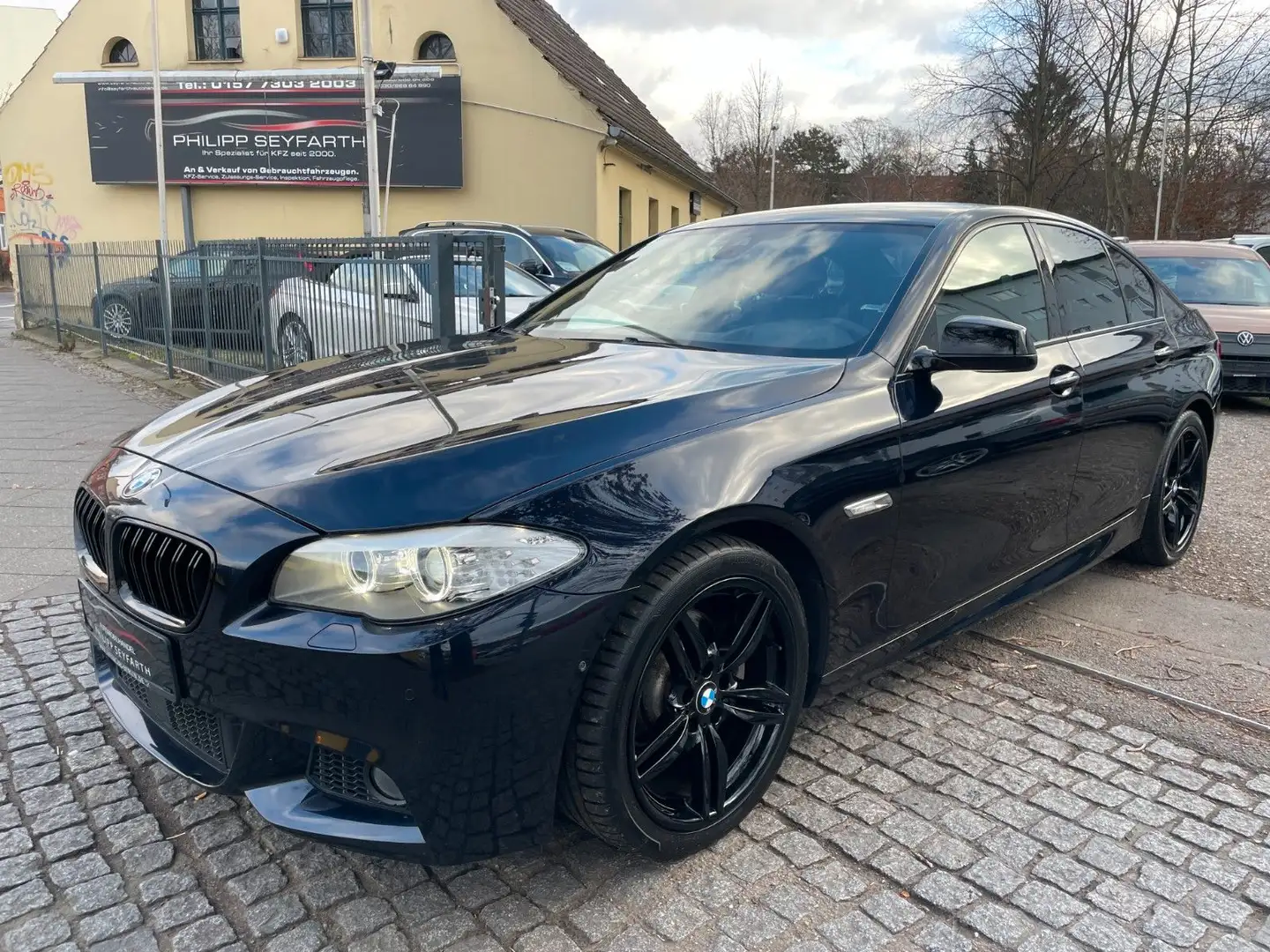 BMW 520 iA Lim.*M-SPORTPAKET*AUT.*LEDER*NAVI*XENON* Black - 1