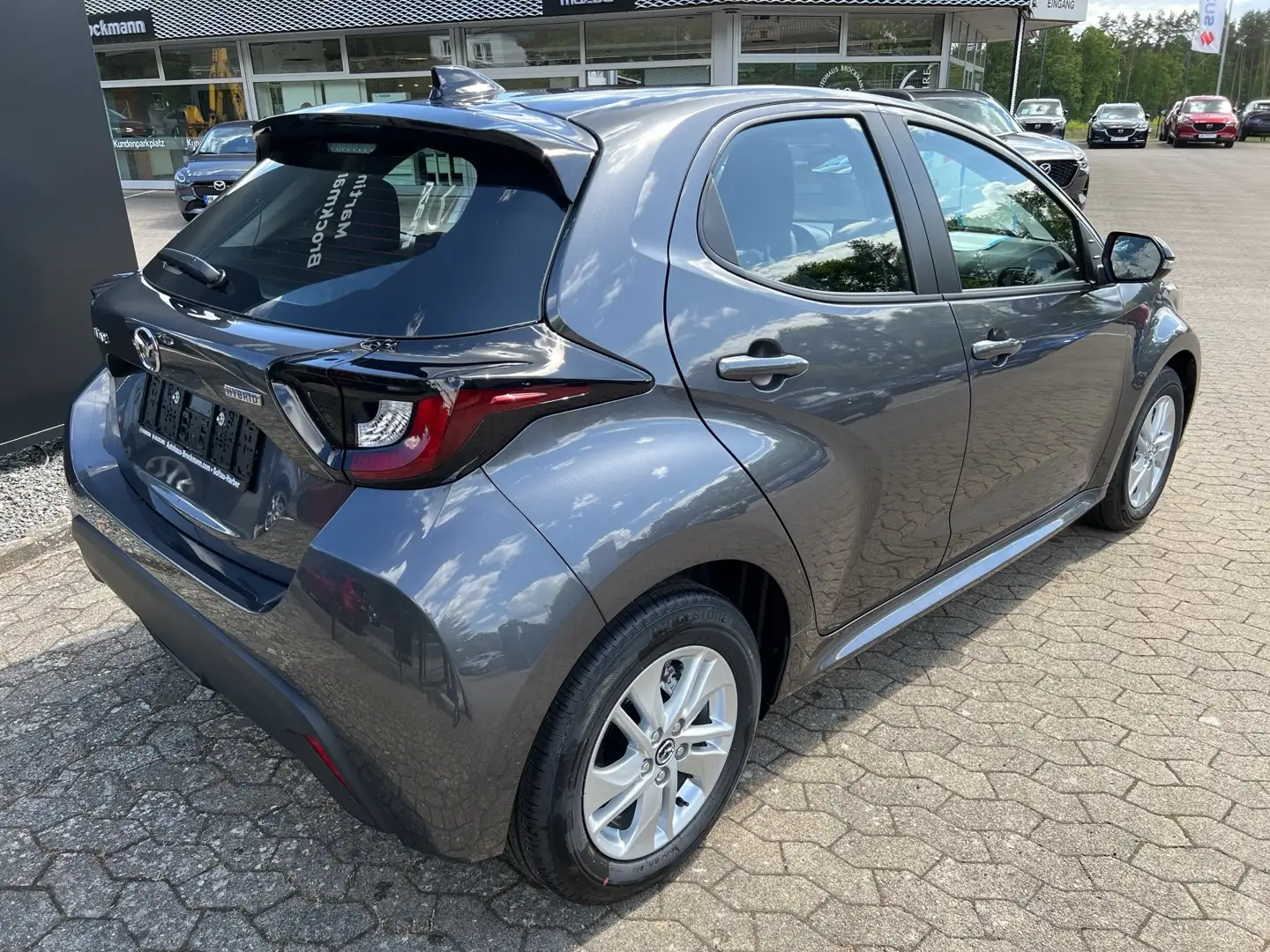 Mazda 2 Hybrid 1.5 VVT-i 116 CVT Centre-Line Automatik Серый - 2