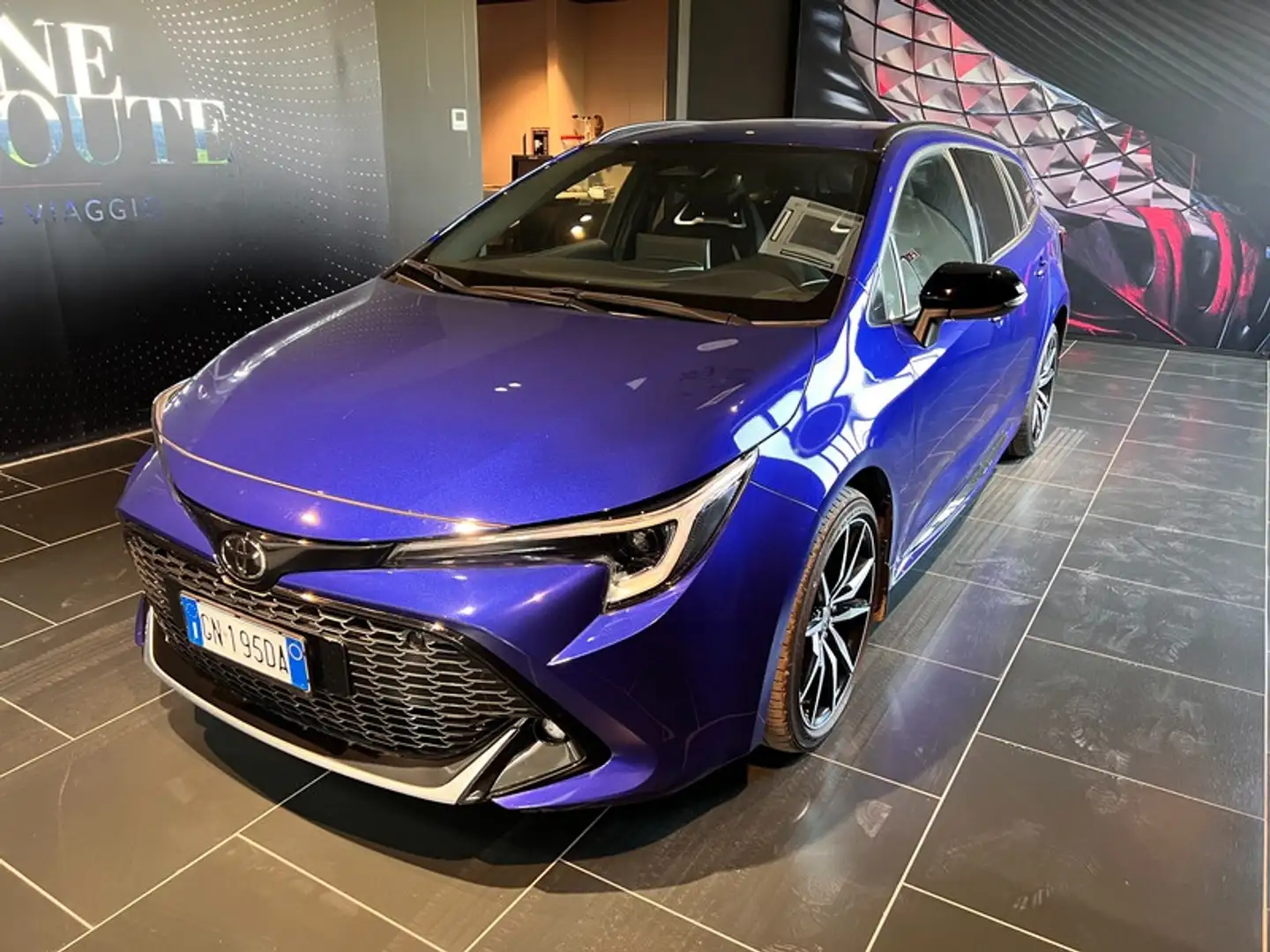 Toyota Corolla Touring Sports 1.8 VVT-i Hybrid GR Sport Синий - 1