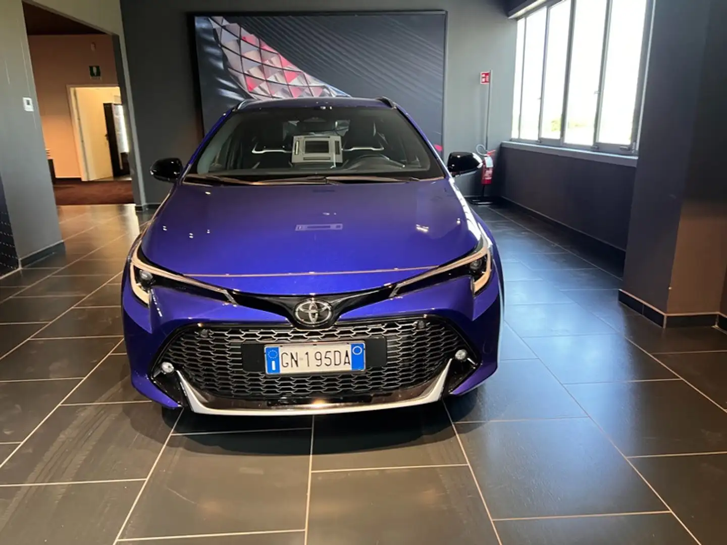 Toyota Corolla Touring Sports 1.8 VVT-i Hybrid GR Sport plava - 2