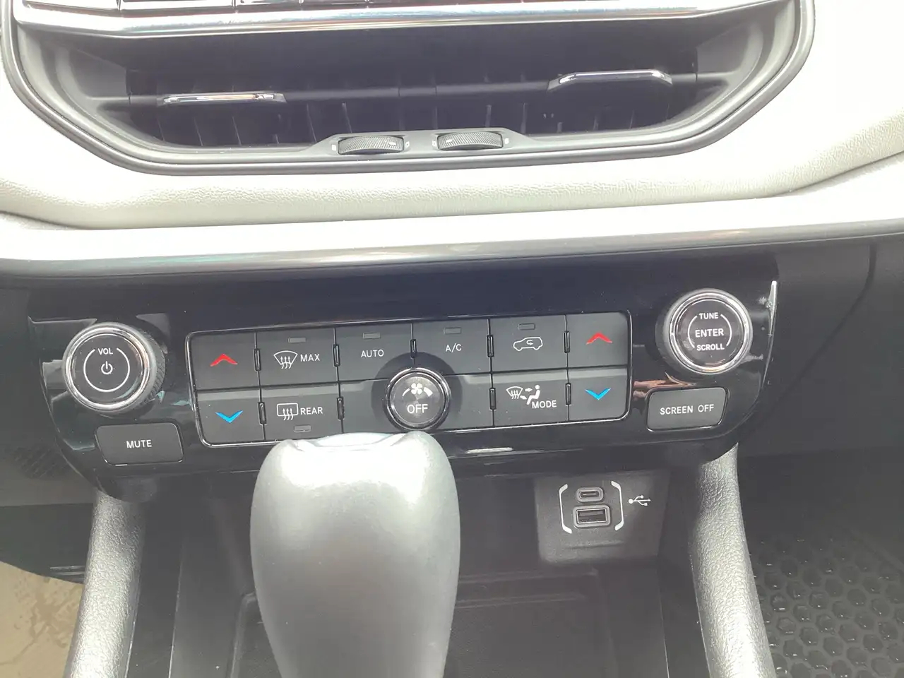 Jeep Compass photo Jeep Compass