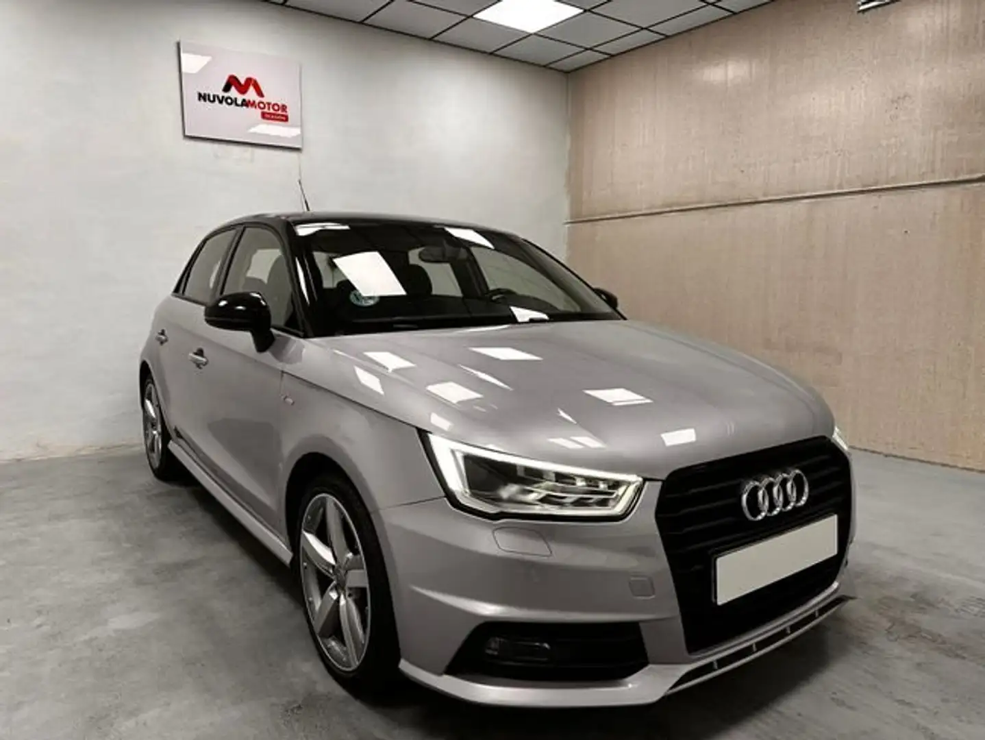 Audi A1 Sportback 1.4TDI ultra Adrenalin Gri - 2