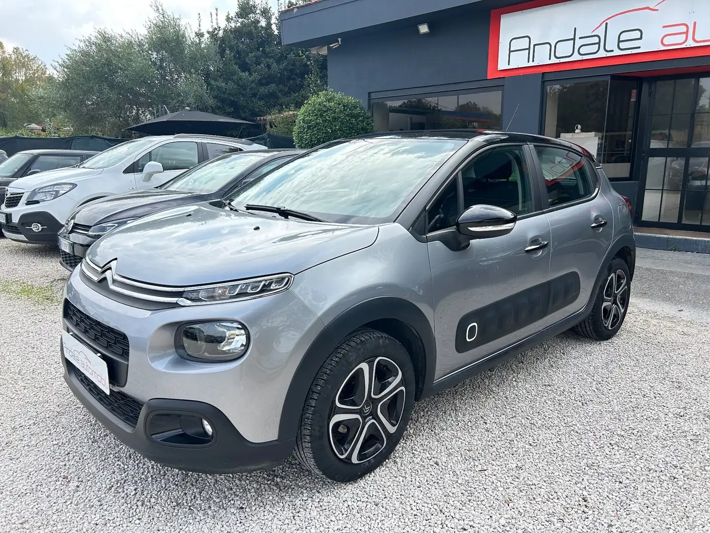 Citroen C3 1.2 SHINE *97000KM* UNIPRO Grigio - 2