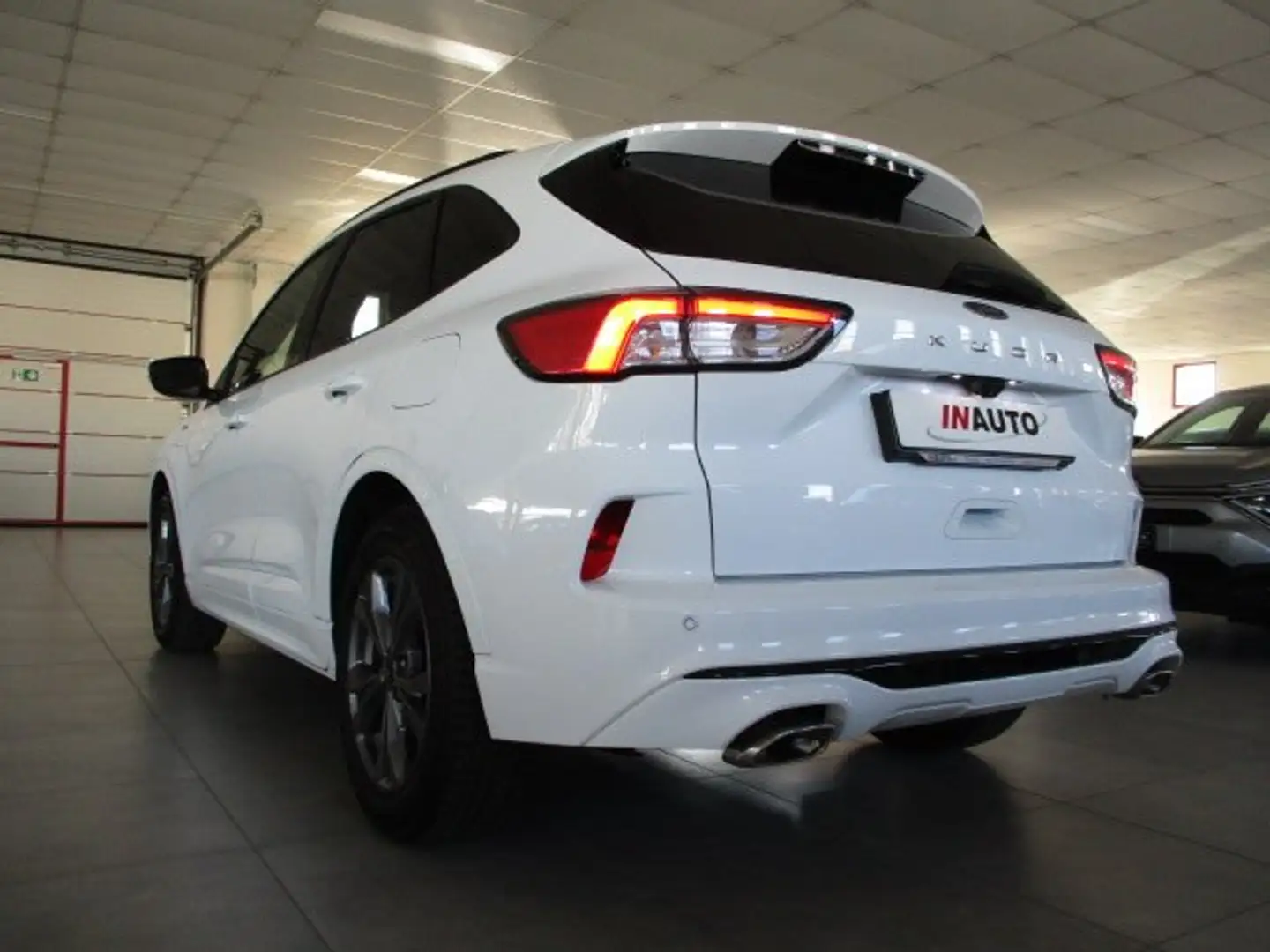 Ford Kuga 1.5 ecoblue ST-Line 2wd 120cv auto Bianco - 2