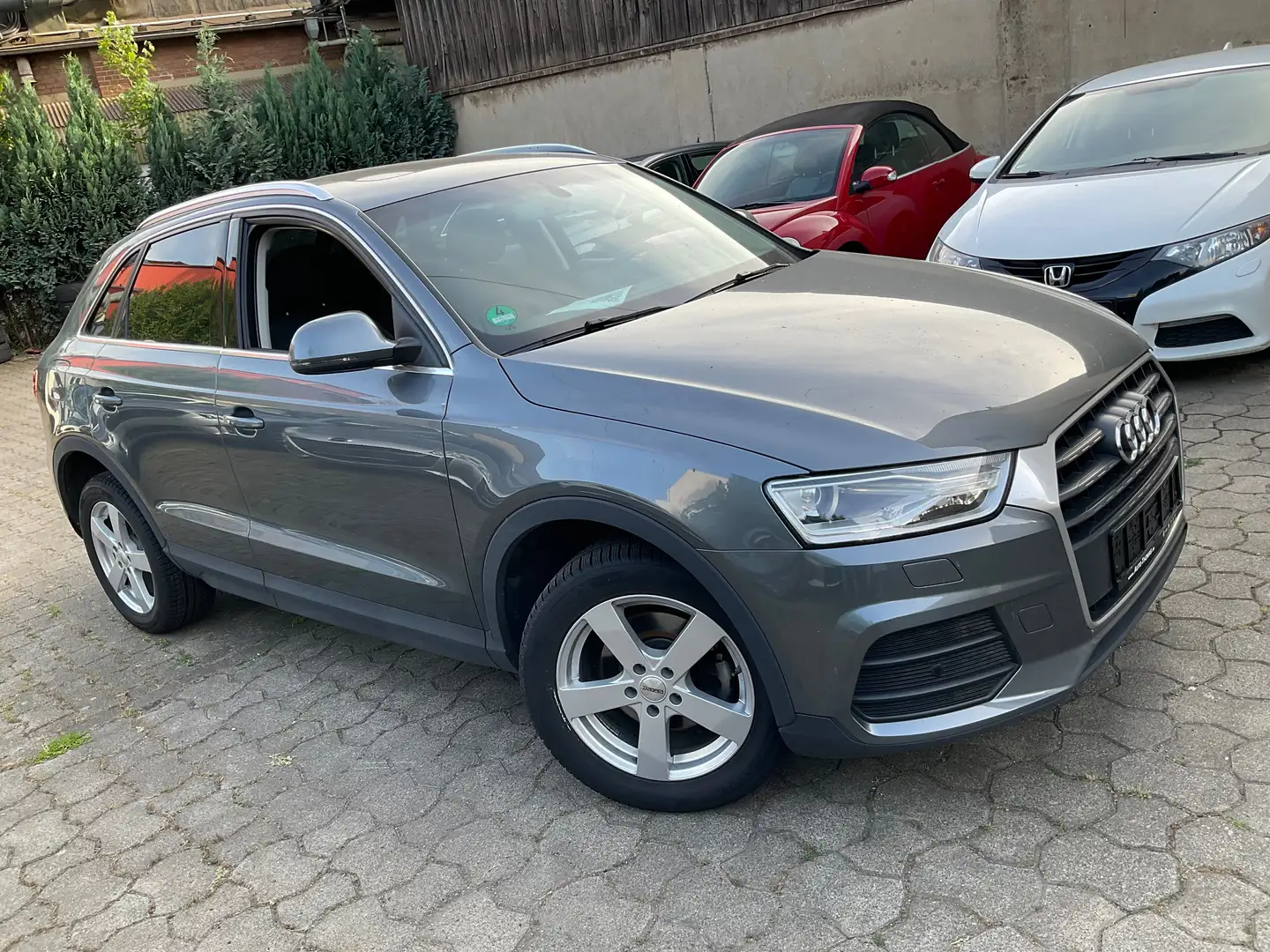 Audi Q3 2,0  TFSI,XENON, PDC, NAVI, PANORAMA, ALU Grey - 1