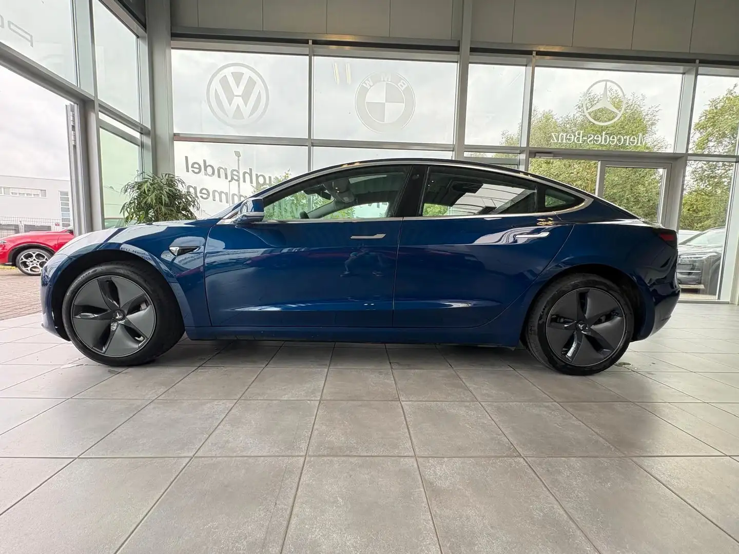 Tesla Model 3 Standard Range Plus RWD Blau - 2