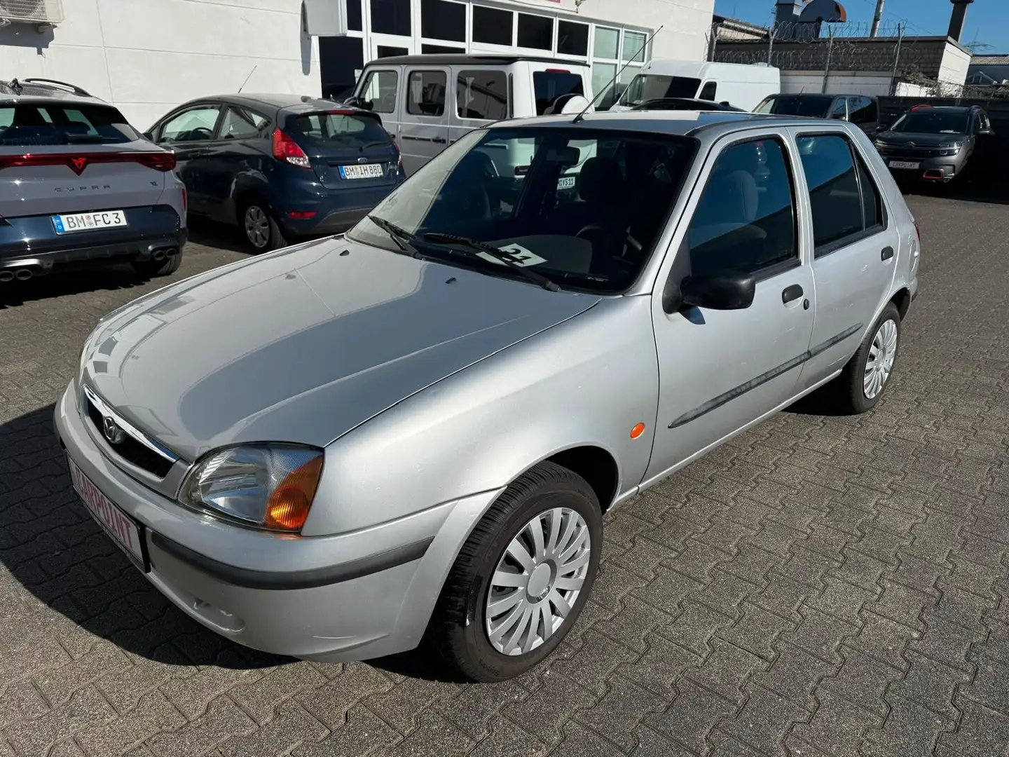 Mazda 121 ALLWETTER/WENIG KM 42TKM - 1