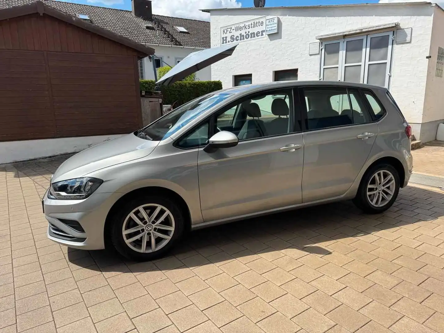 Volkswagen Golf Sportsvan VII Comfortline AHK nur 32500Km Zilver - 2