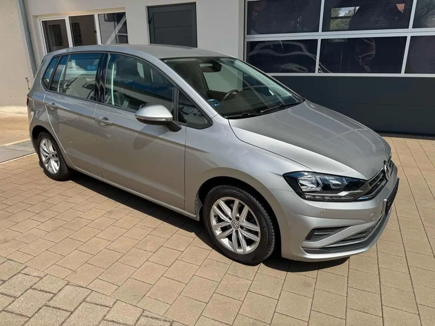 Volkswagen Golf Sportsvan VII Comfortline AHK nur 32500Km Zilver - 1