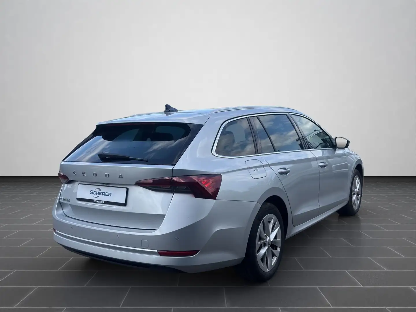 Skoda Octavia Combi Style 1.5 TSI Style NAVI KAMERA LE Zilver - 2