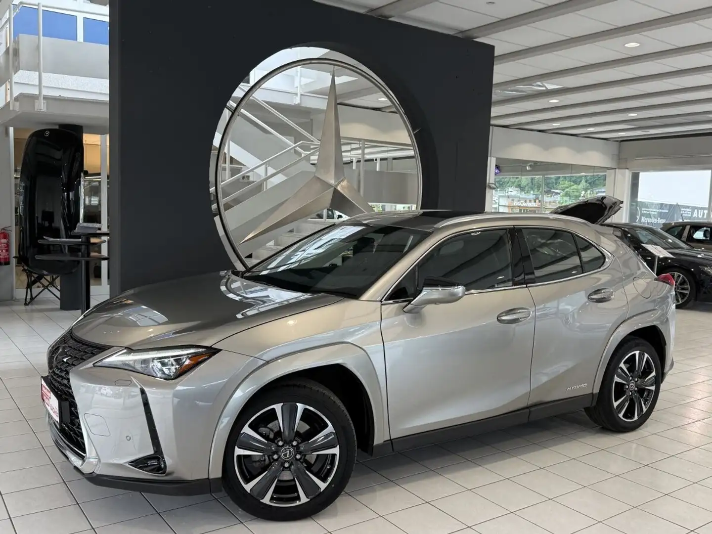 Lexus UX 250h LUXURY LINE Silber - 2