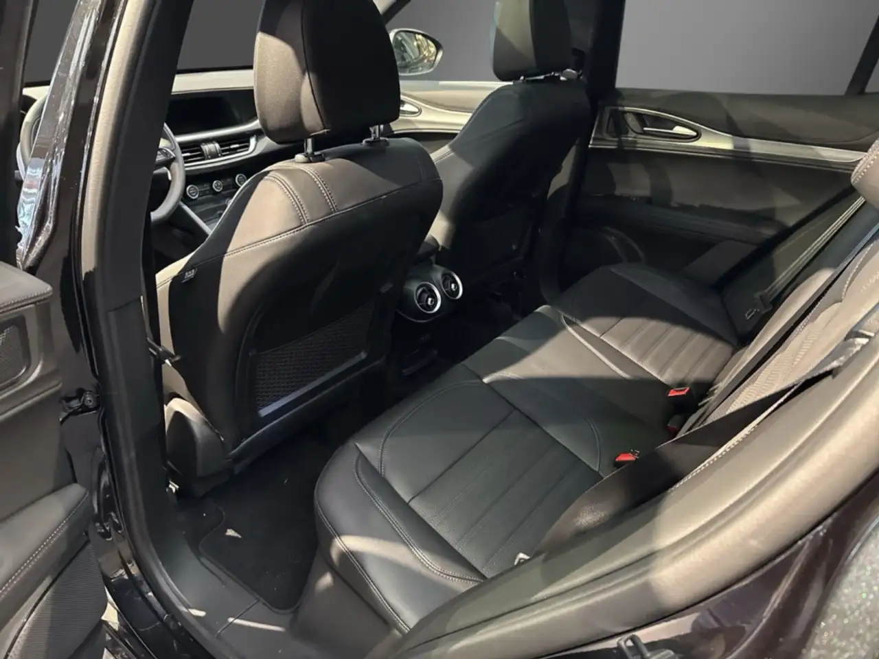 Alfa Romeo Stelvio 2025 — фото 12
