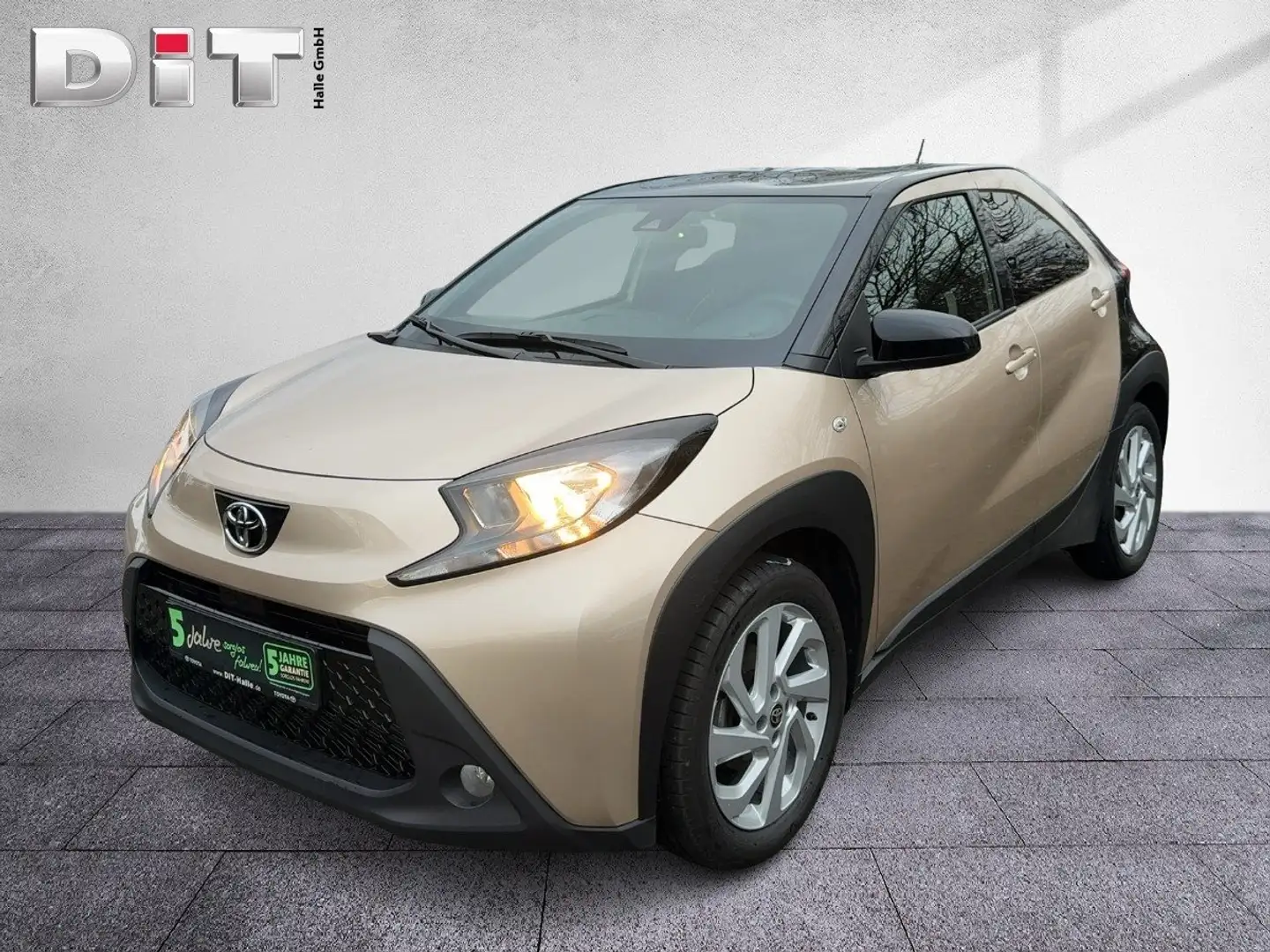 Toyota Aygo 1.0 Pulse Klima Kamera Sitzhzg Tempomat Beige - 2