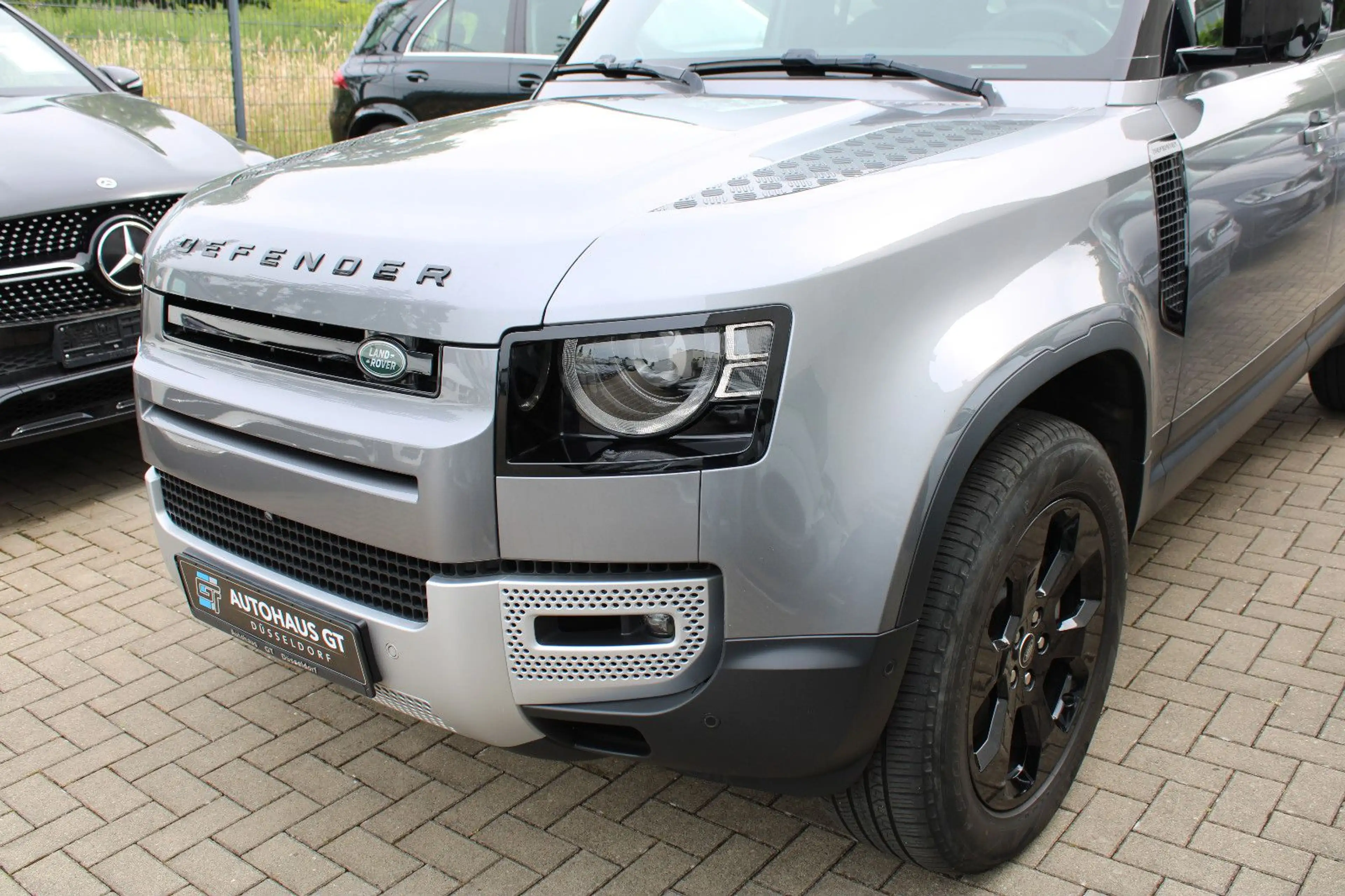 Land Rover Defender 110 D300 HSE/Black Edit/Vollausstattung — photo 8
