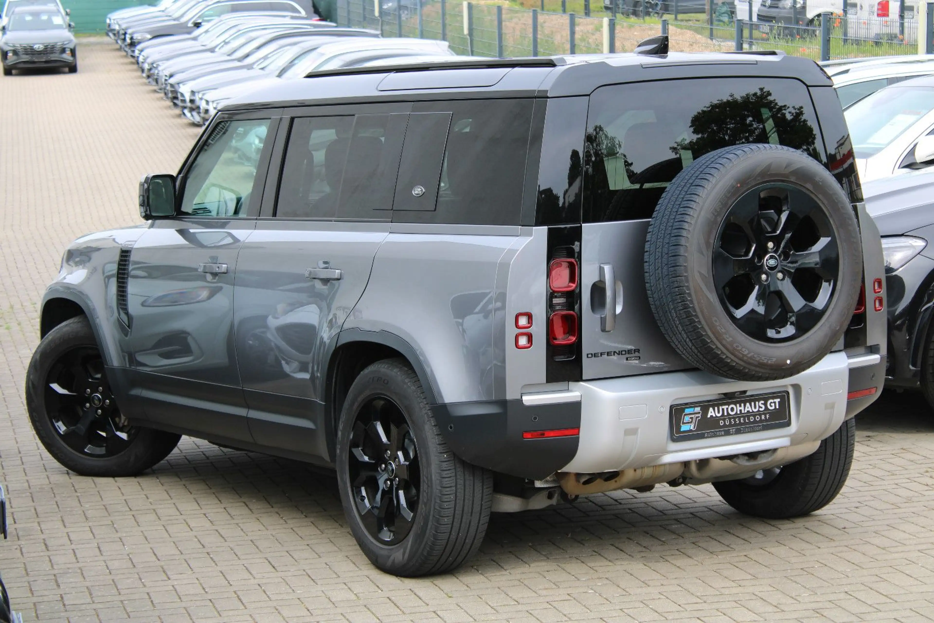 Land Rover Defender 110 D300 HSE/Black Edit/Vollausstattung — photo 4
