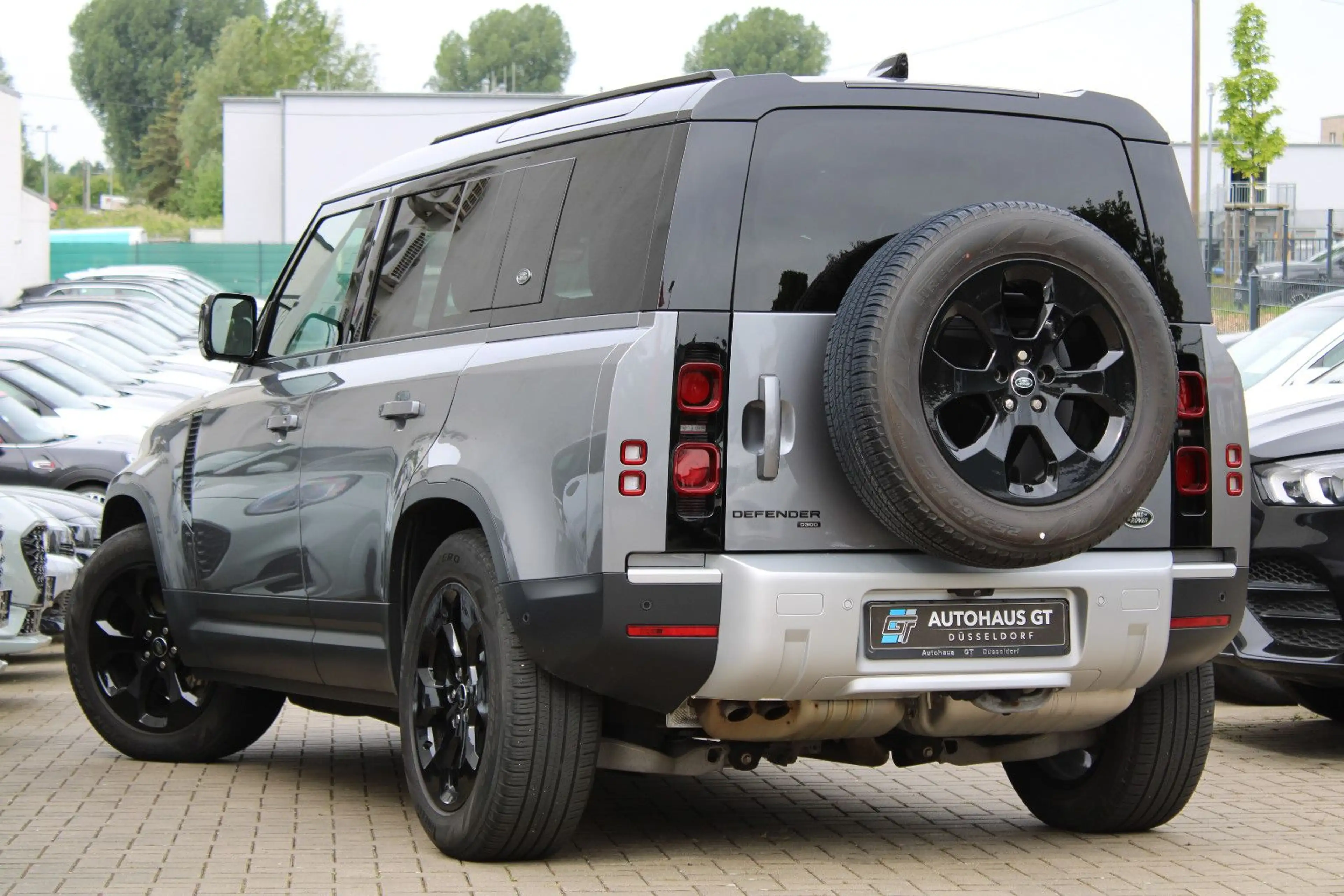 Land Rover Defender 110 D300 HSE/Black Edit/Vollausstattung — photo 2