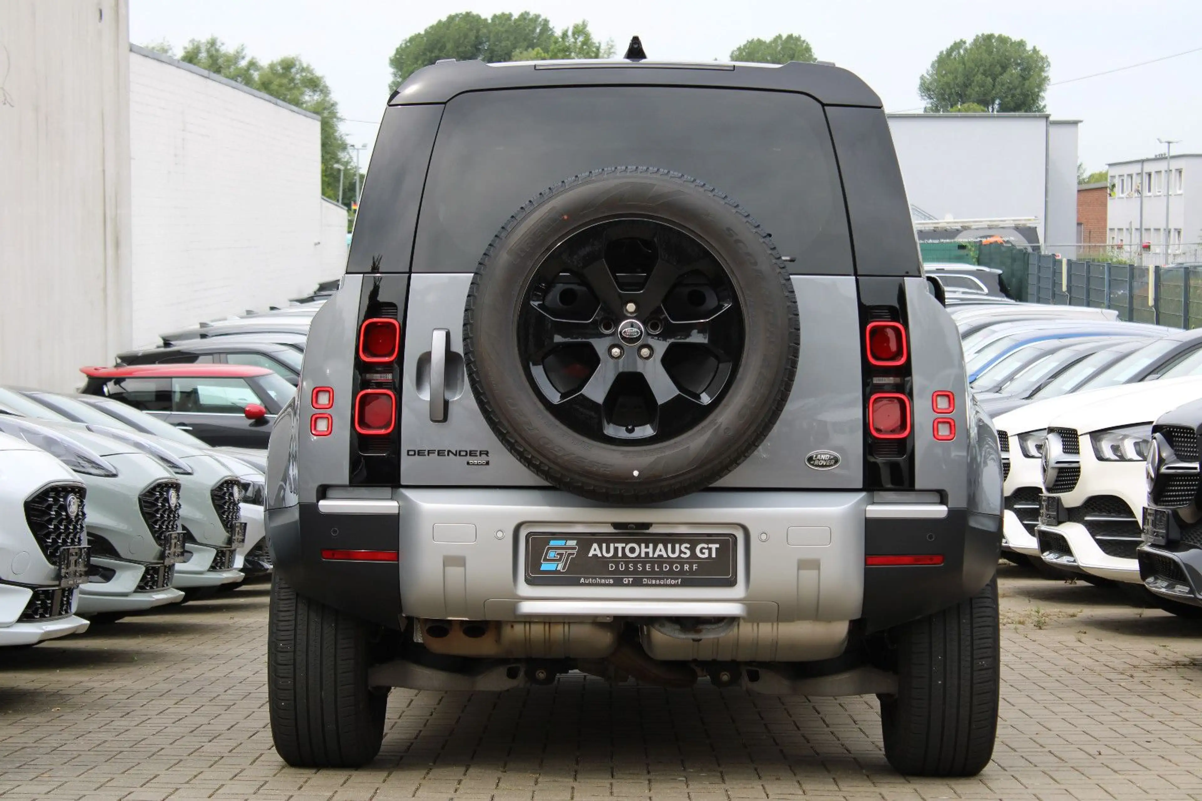 Land Rover Defender 110 D300 HSE/Black Edit/Vollausstattung — photo 12