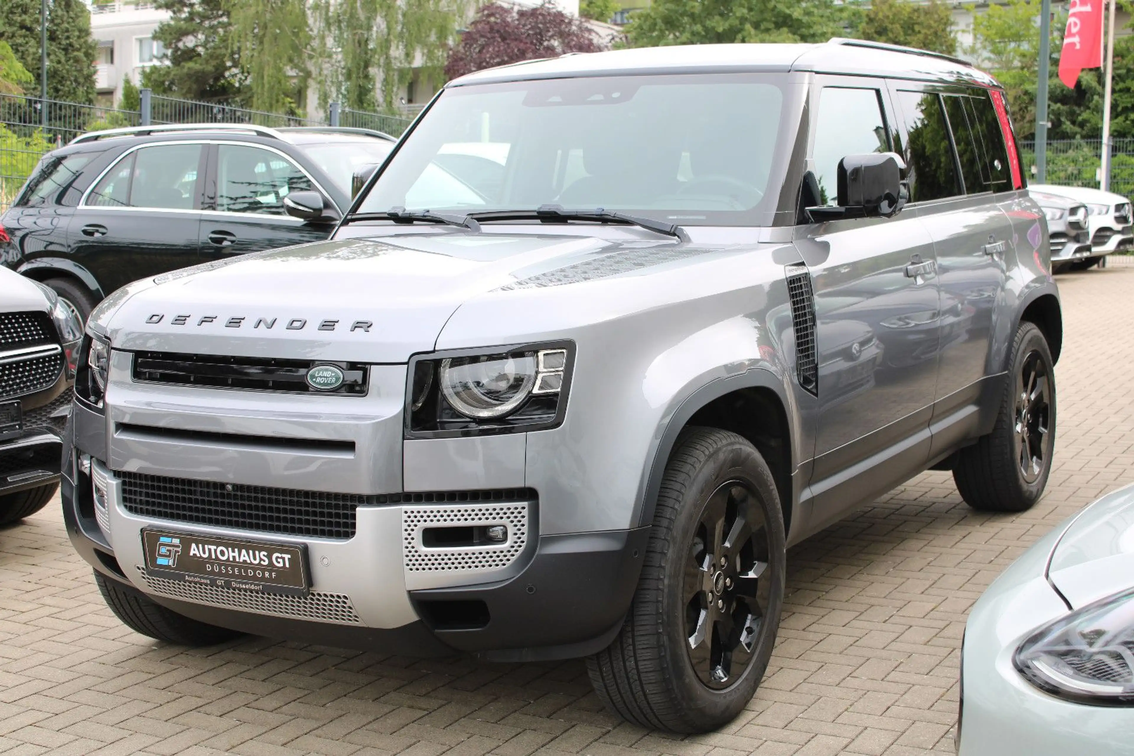 Land Rover Defender 110 D300 HSE/Black Edit/Vollausstattung — photo 6
