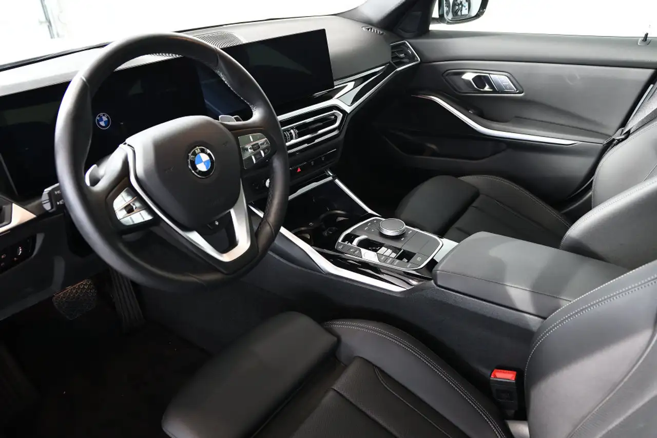 BMW 3 Series снимка BMW 3 Series