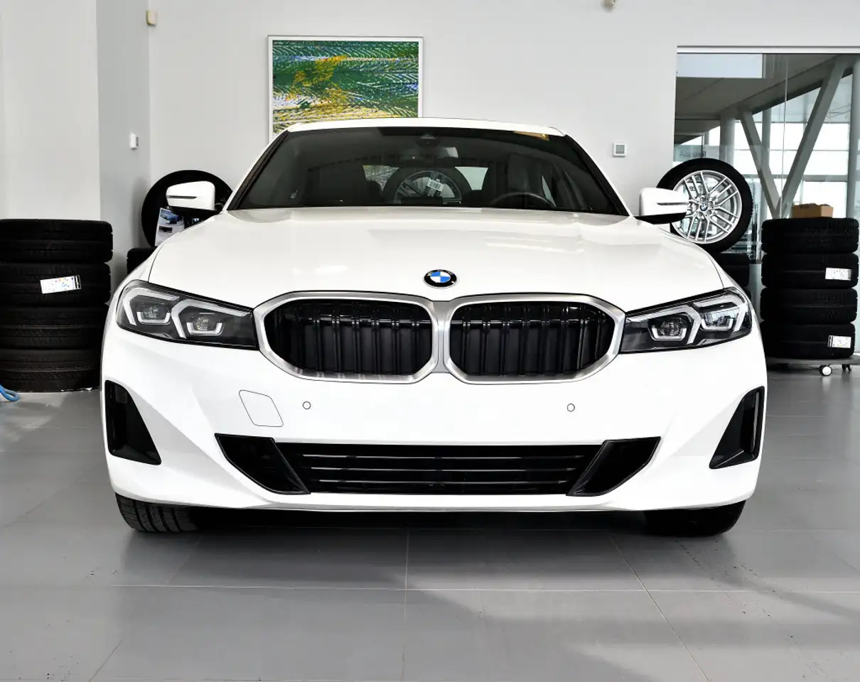 BMW 3 Series снимка BMW 3 Series