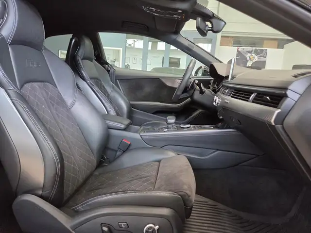 Audi RS5 view 28