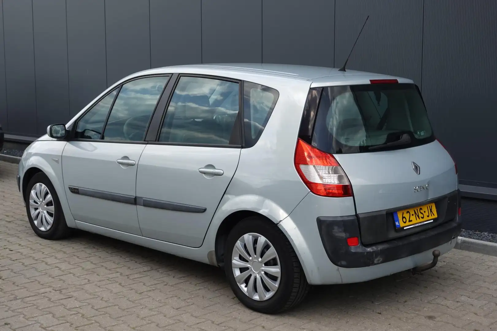 Renault Scenic 2.0-16V Privilège Comfort APK 04-2026 Grijs - 2