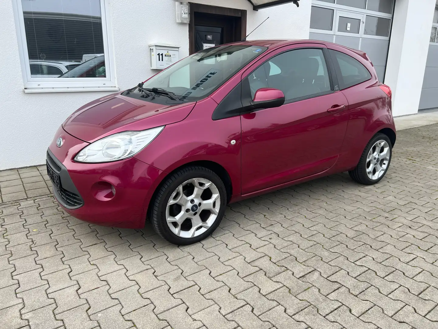 Ford Ka/Ka+ Titanium / Tüv bis 04/2027 / 8 fach bereift Rot - 1