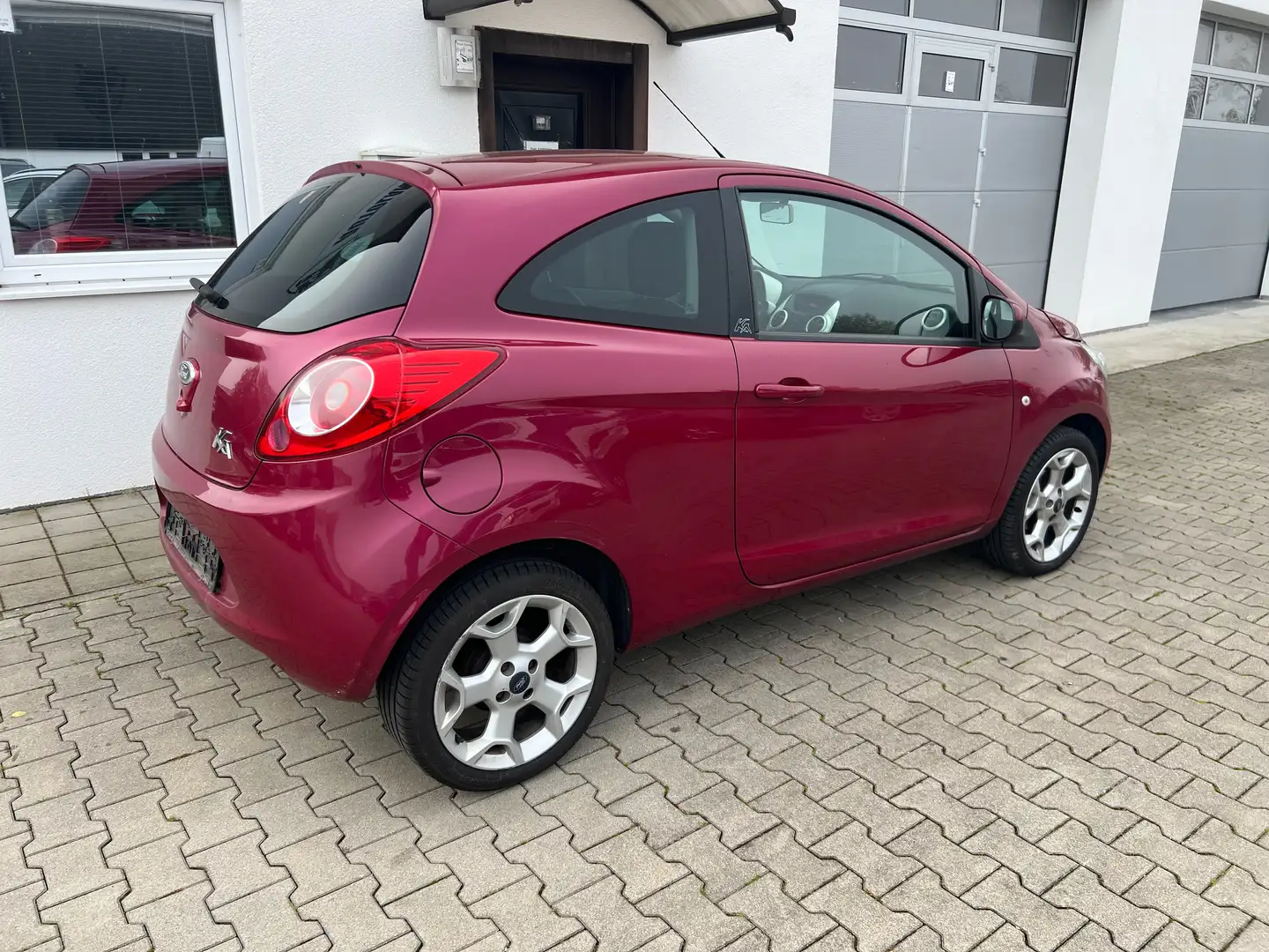 Ford Ka/Ka+ Titanium / Tüv bis 04/2027 / 8 fach bereift Rot - 2