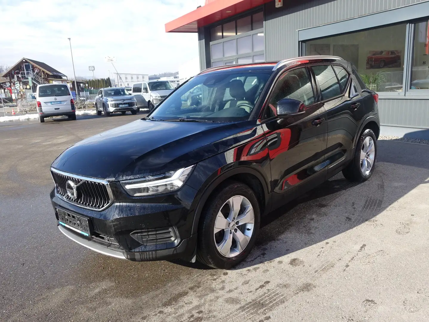 Volvo XC40 Momentum AWD "Xenon,NAVI" Schwarz - 2