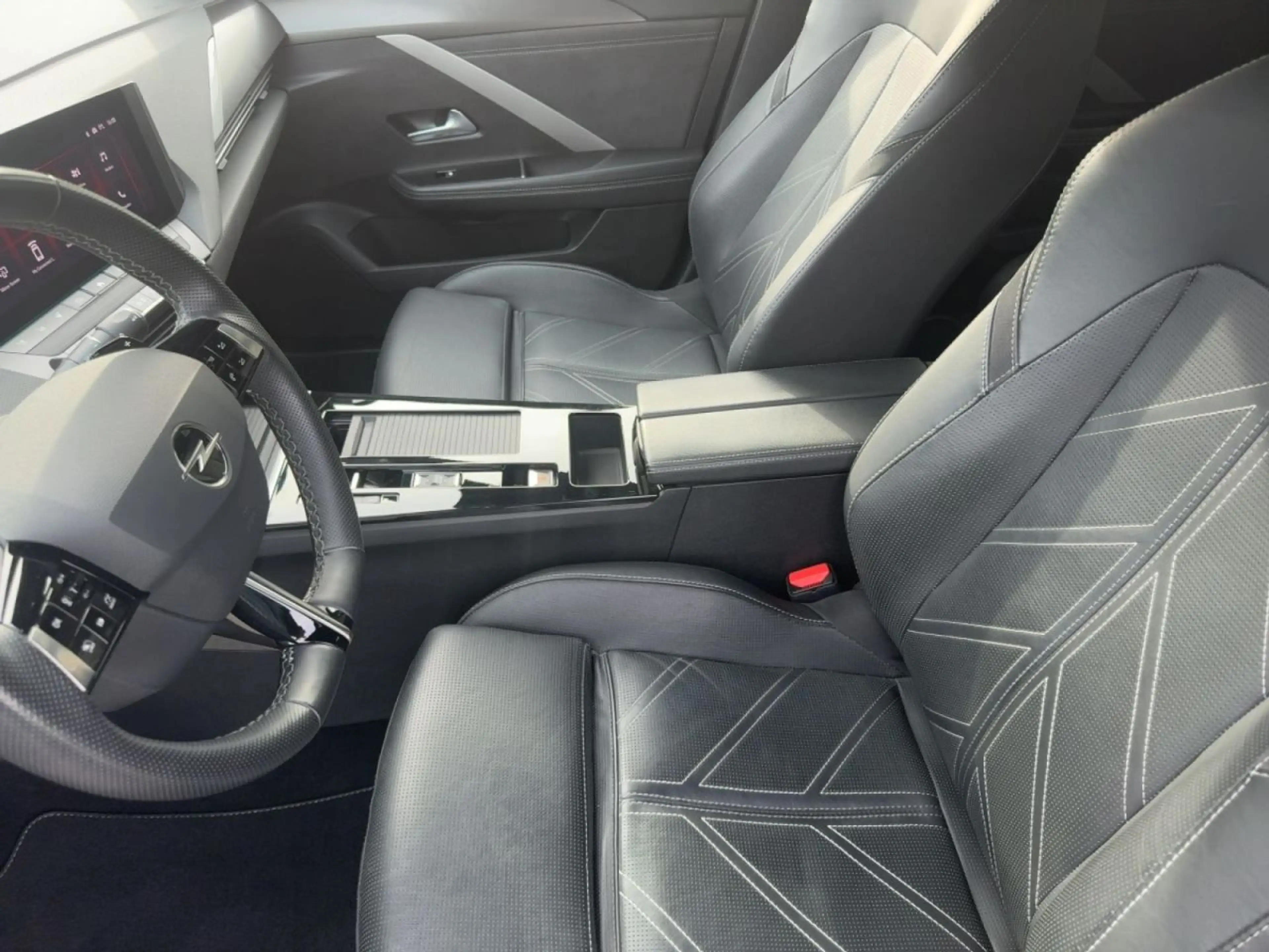 Opel Astra GS PHEV 133kW AT8 — photo 9