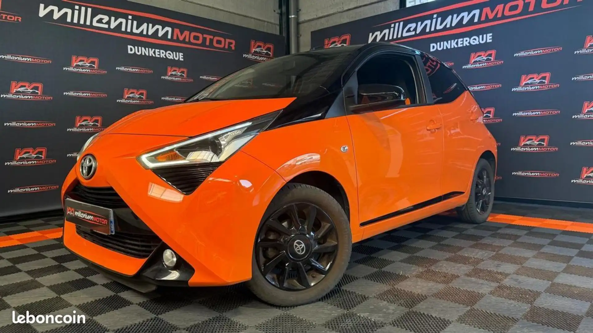 Toyota Aygo X-CITE 1.0 VVT-i 72 CV GARANTIE 6 MOIS Or - 1