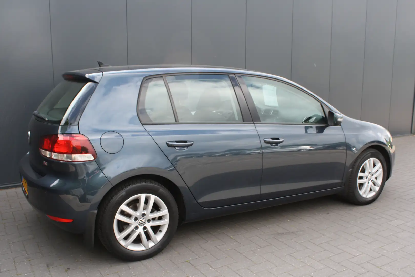 Volkswagen Golf 1.4 TSI Highline AUTOMAAT - NAVIGATIE - CRUISE CON Grijs - 2