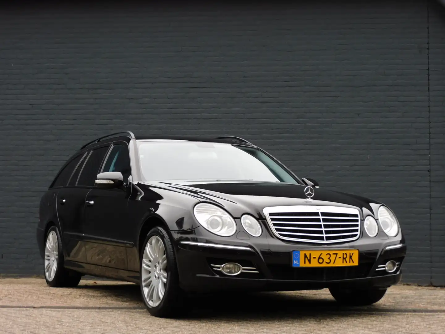Mercedes-Benz E 280 Estate Classic YOUNGTIMER! TOPSTAAT! CARPLAY APPLE Schwarz - 2