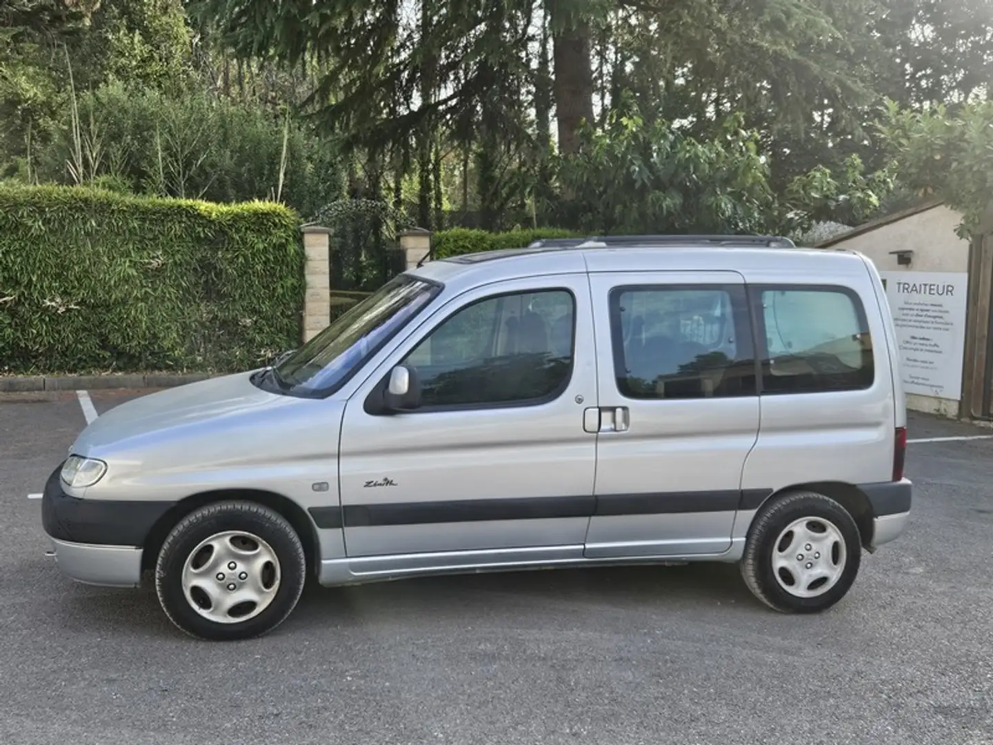 Peugeot Partner 1.6 16V Ushuaïa Grand Raid Toit Zenith Clim g - 2