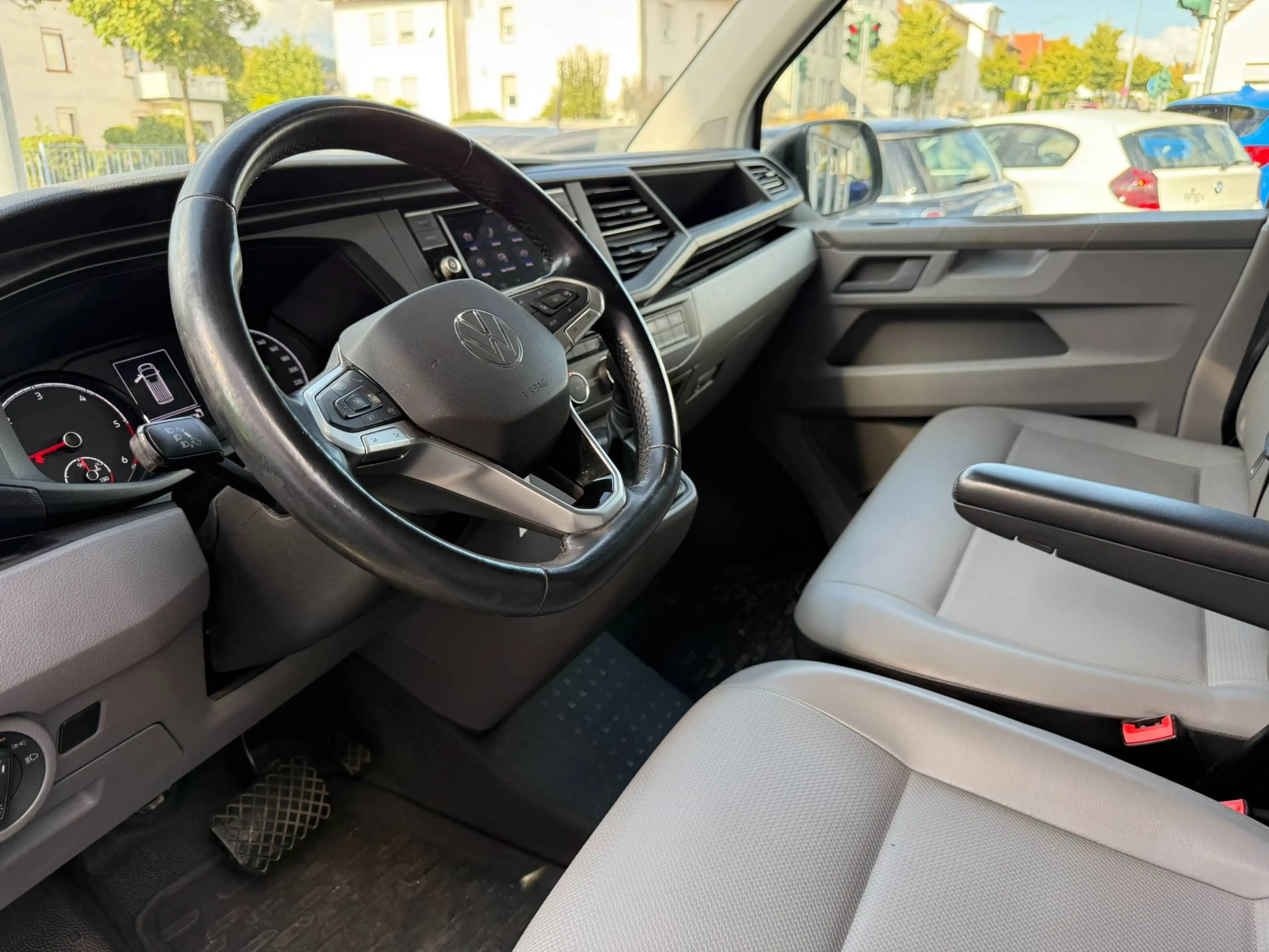 Volkswagen T6.1 Transporter FWD lang EcoProfi/2.HAND/TÜV-NEU/KAMERA/AUTOMATIK — photo 3