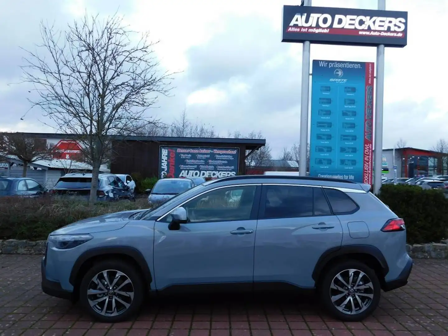 Toyota Corolla Cross 2.0 Hybrid Automatik FWD Style Comfort ACC Navi Ka Grau - 2