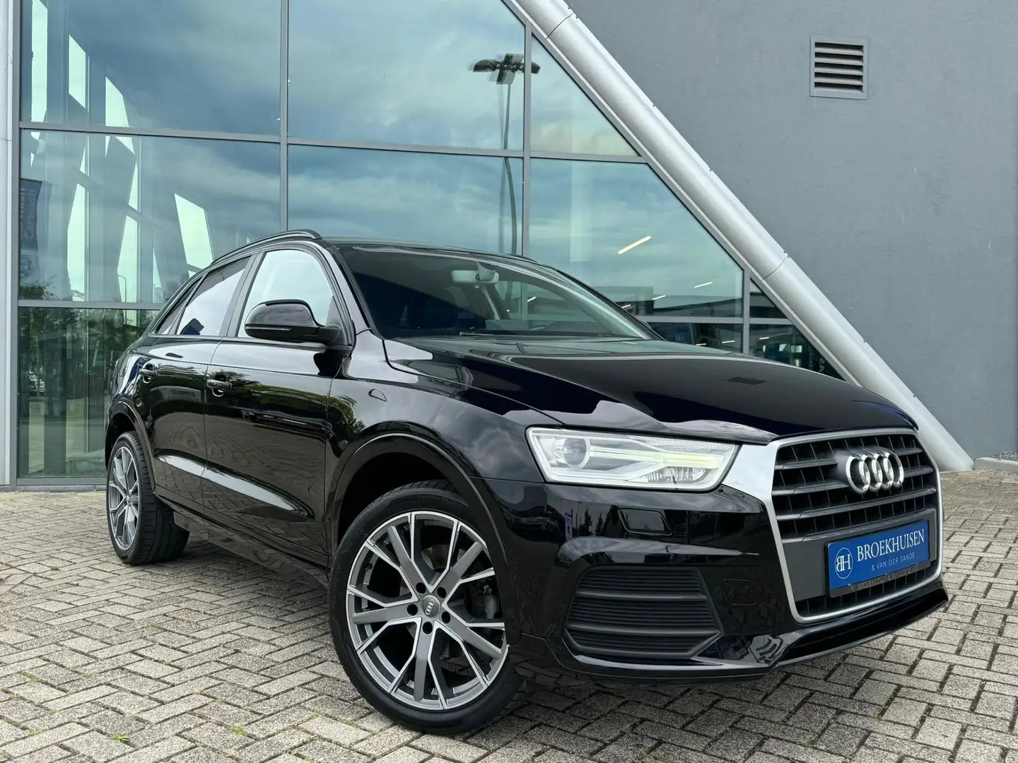 Audi Q3 1.4 TFSI CoD Design Pro Line Plus 150pk Stoelverwa Zwart - 2