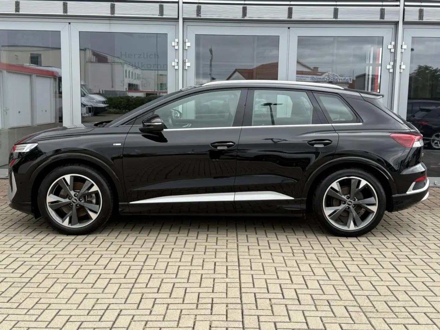 Audi Q4 e-tron S line LEDER, MATRIX, NAV, KAMERA, Klima Navi Zwart - 2